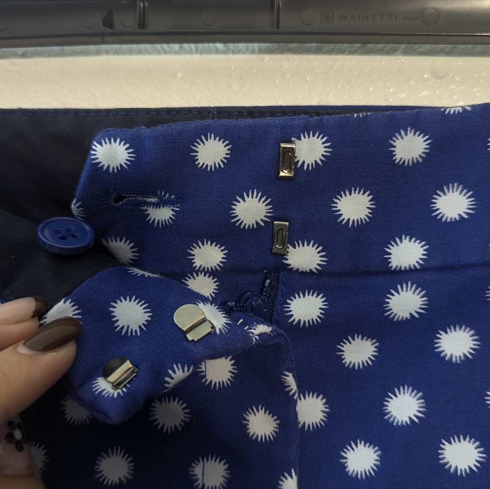 Women's Boden Navy Blue Shorts With Daisy Print - Picture 6 of 7